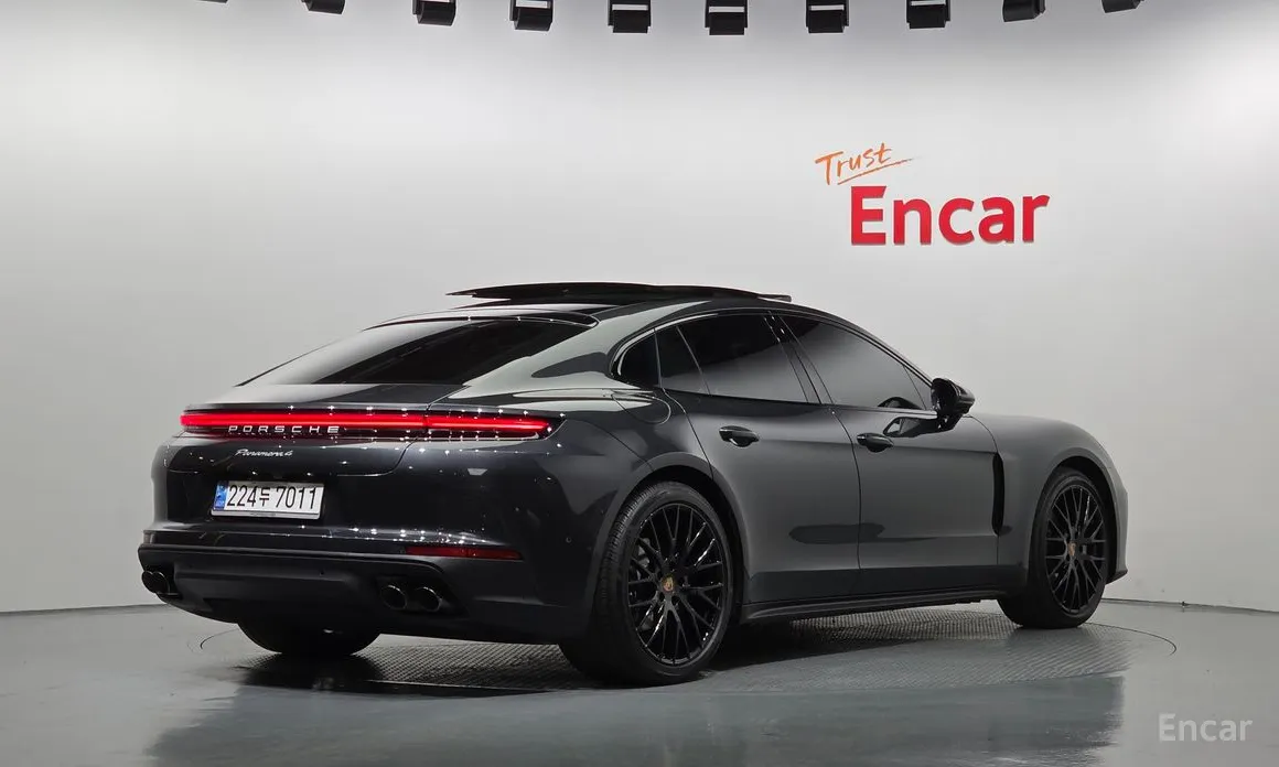 Фото 2 - Porsche Panamera