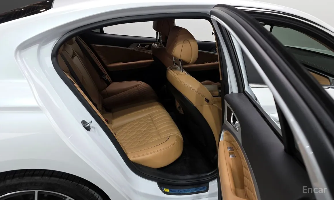 صورة 12 - Genesis G70