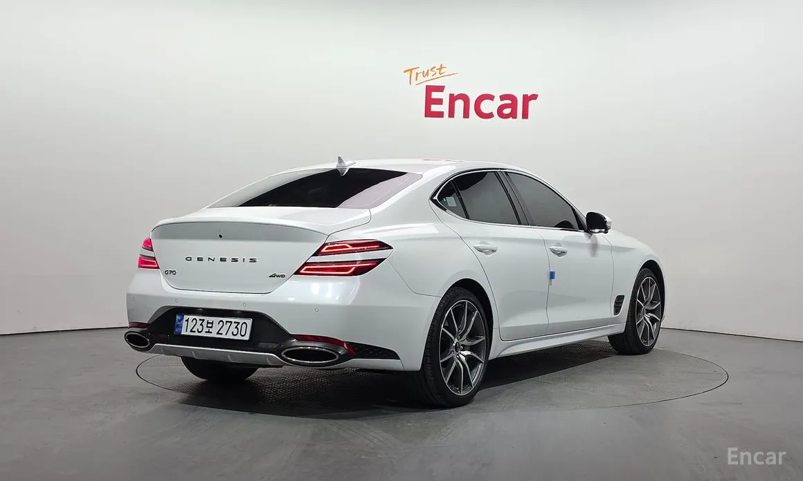صورة 2 - Genesis G70
