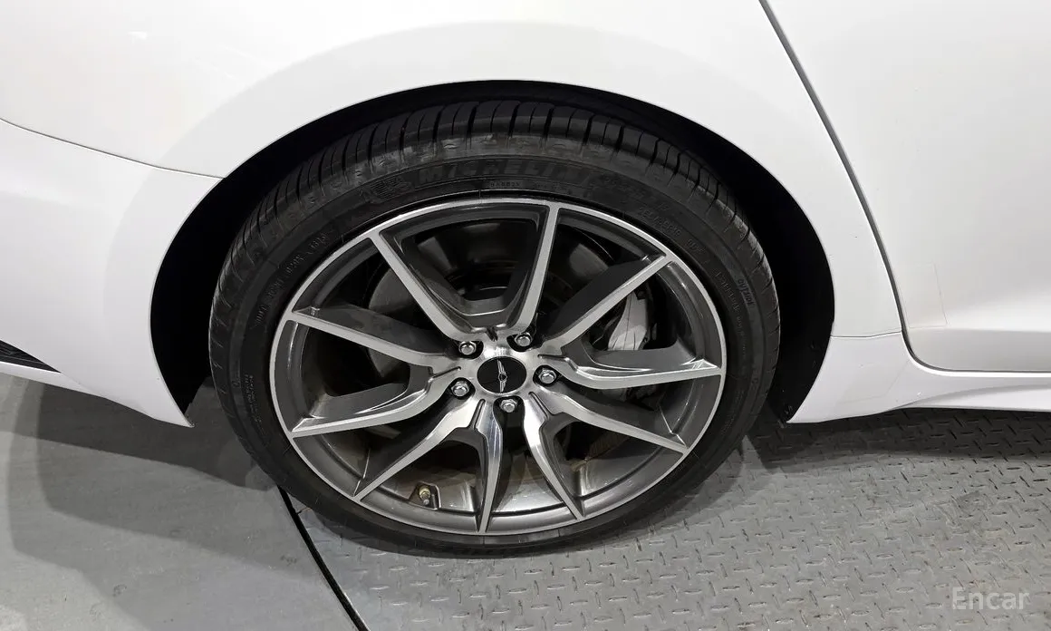 صورة 5 - Genesis G70