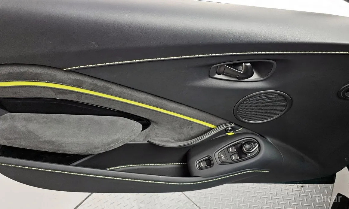 Фото 17 - Aston Martin Vantage