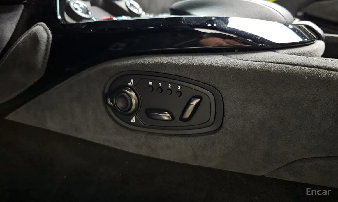 Фото 18 - Aston Martin Vantage