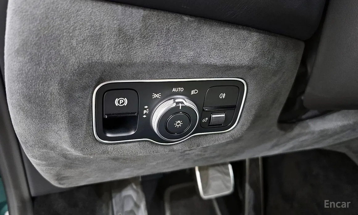 Фото 19 - Aston Martin Vantage