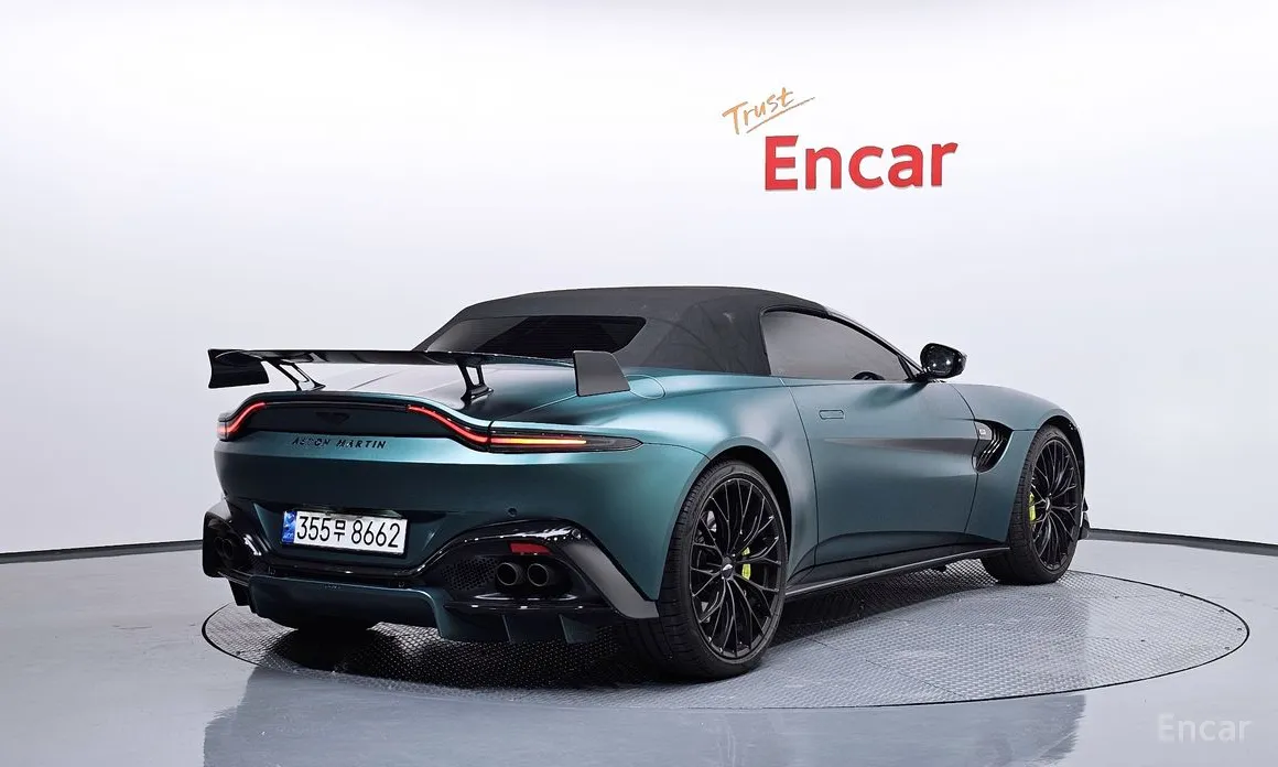 Фото 2 - Aston Martin Vantage