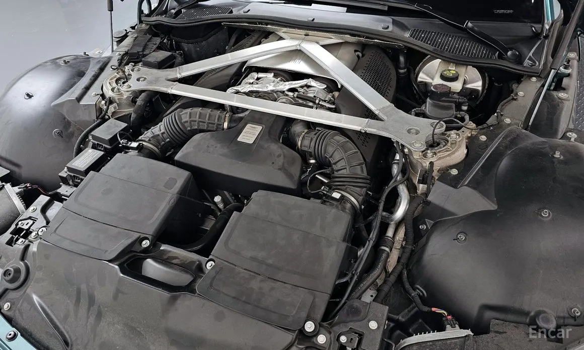 Фото 6 - Aston Martin Vantage