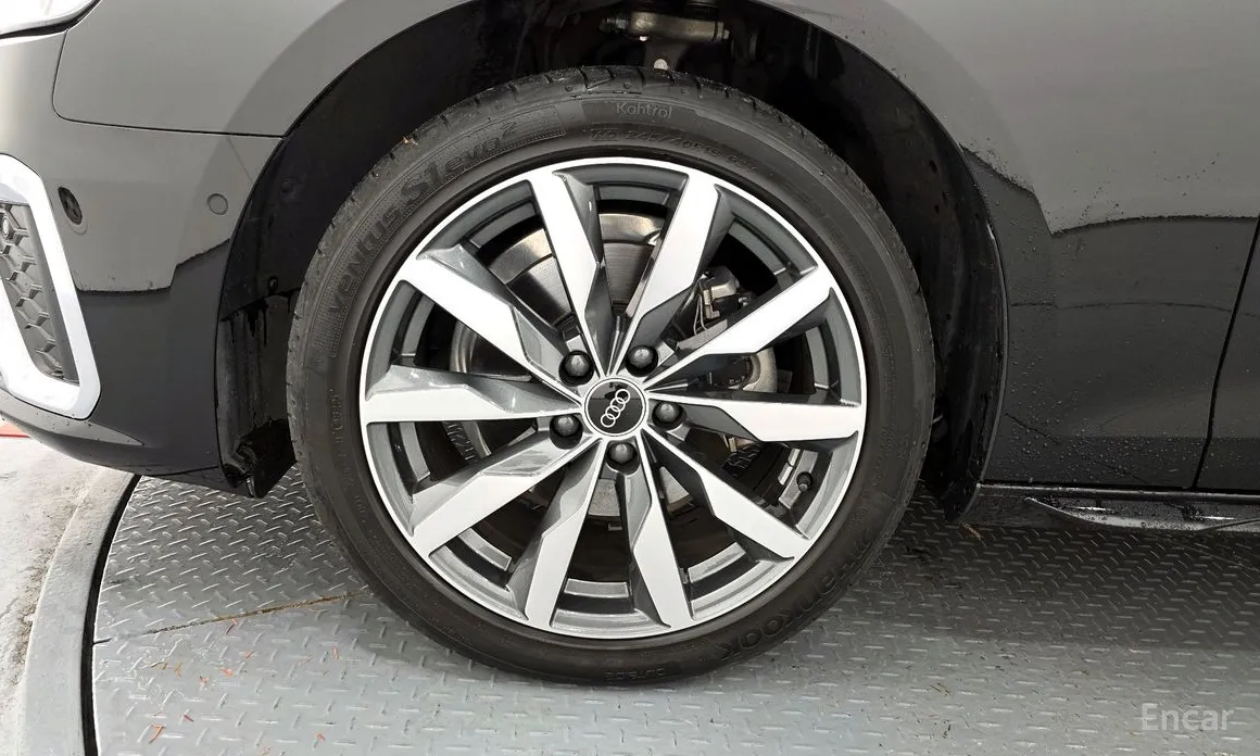 Фото 5 - Audi A4