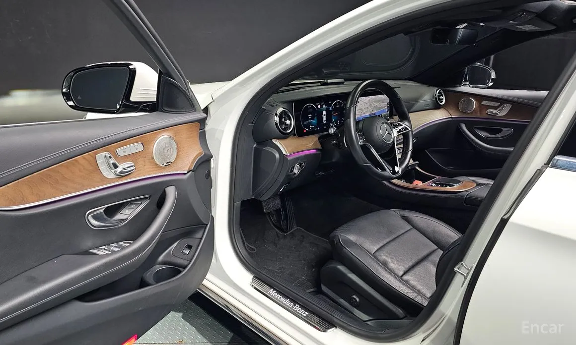 Фото 12 - Mercedes-Benz E-Class