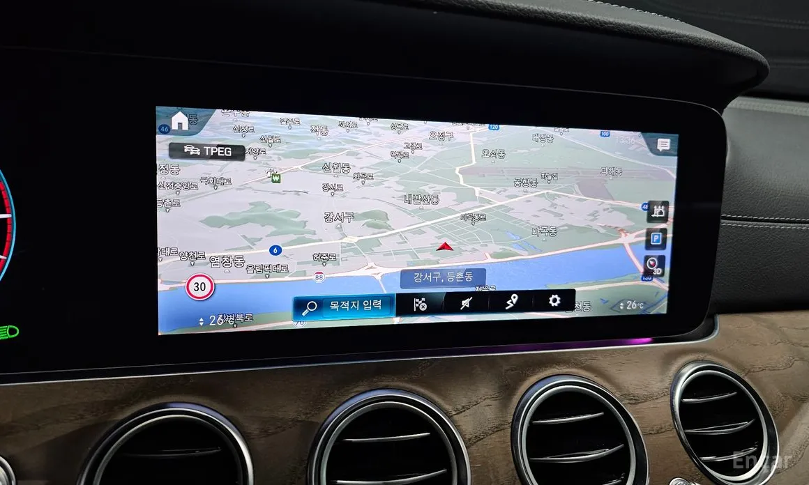 Фото 14 - Mercedes-Benz E-Class