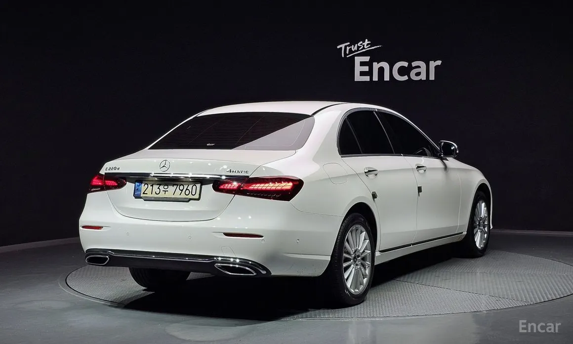 Фото 2 - Mercedes-Benz E-Class