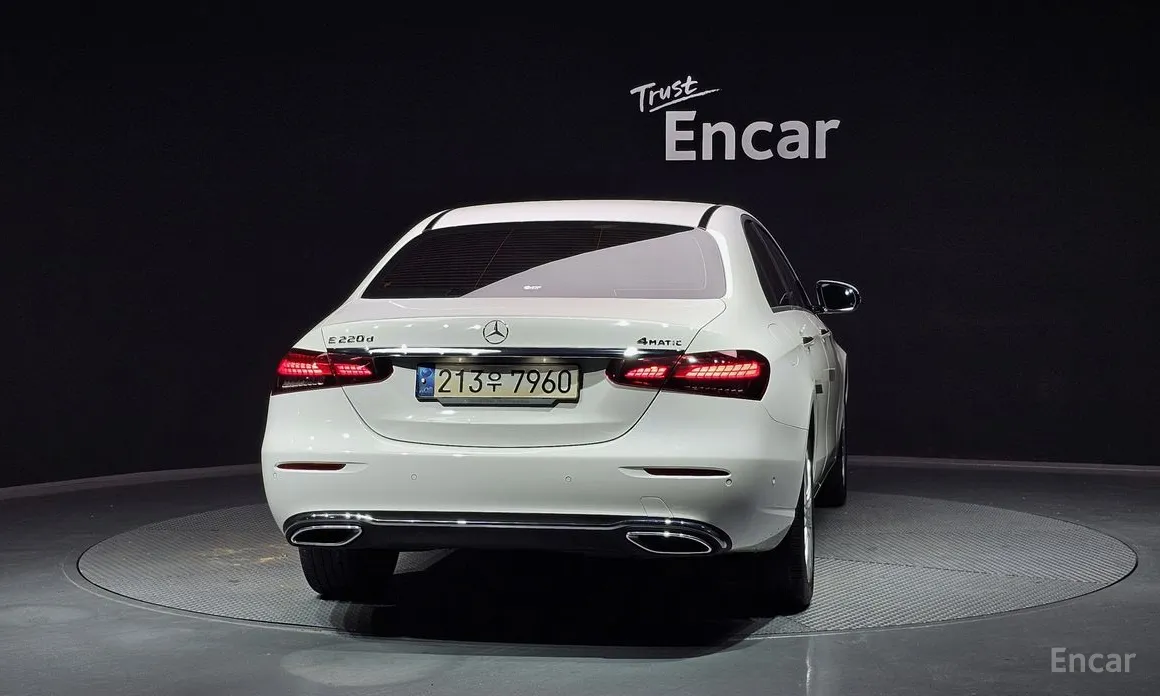 Фото 4 - Mercedes-Benz E-Class