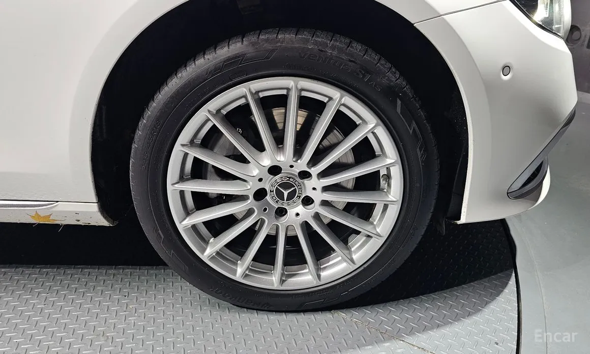 Фото 5 - Mercedes-Benz E-Class