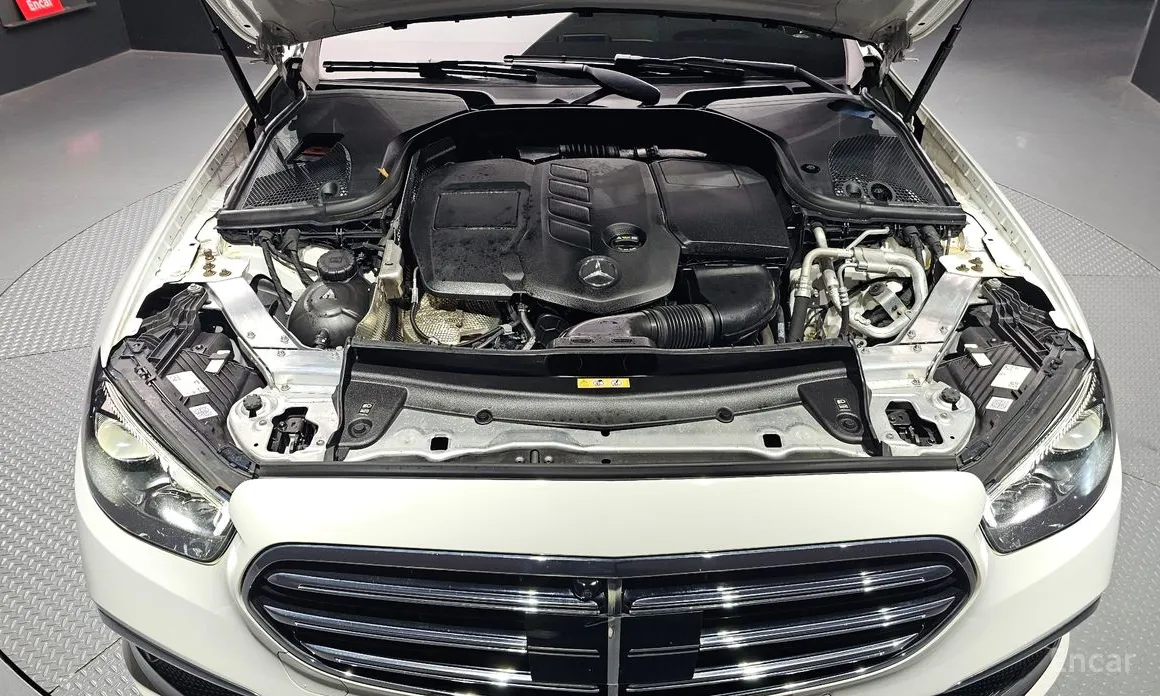 Фото 6 - Mercedes-Benz E-Class