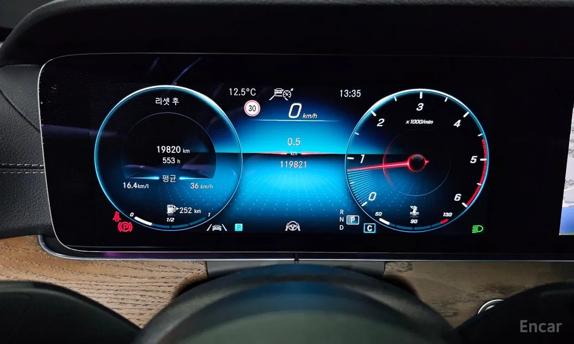 Фото 8 - Mercedes-Benz E-Class