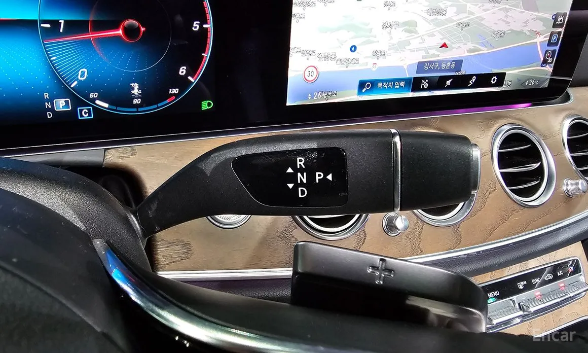 Фото 9 - Mercedes-Benz E-Class