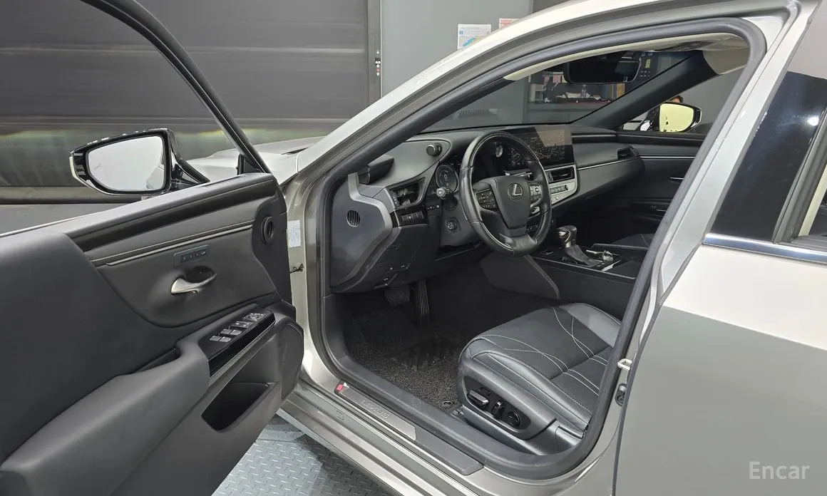 Фото 10 - Lexus ES