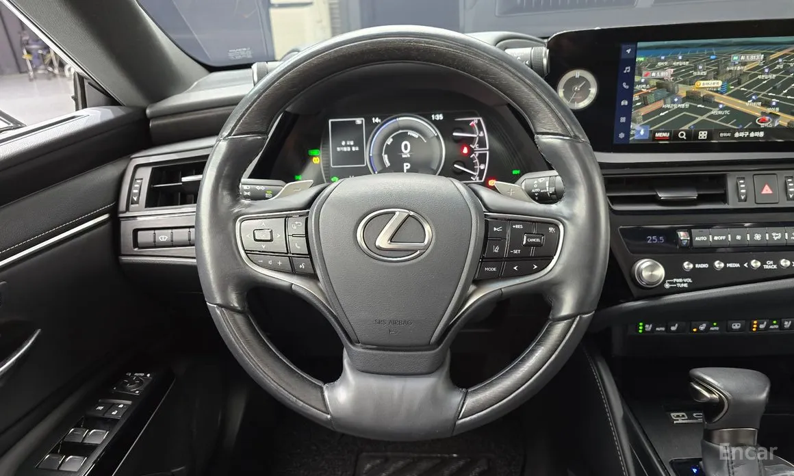 Фото 13 - Lexus ES