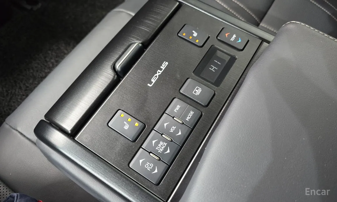 Фото 17 - Lexus ES