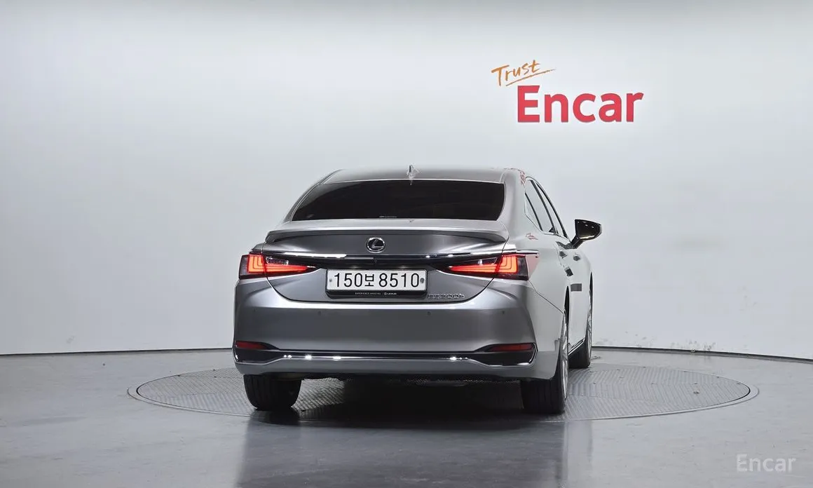 Фото 4 - Lexus ES