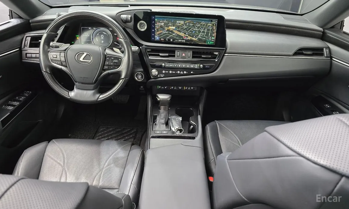 Фото 7 - Lexus ES