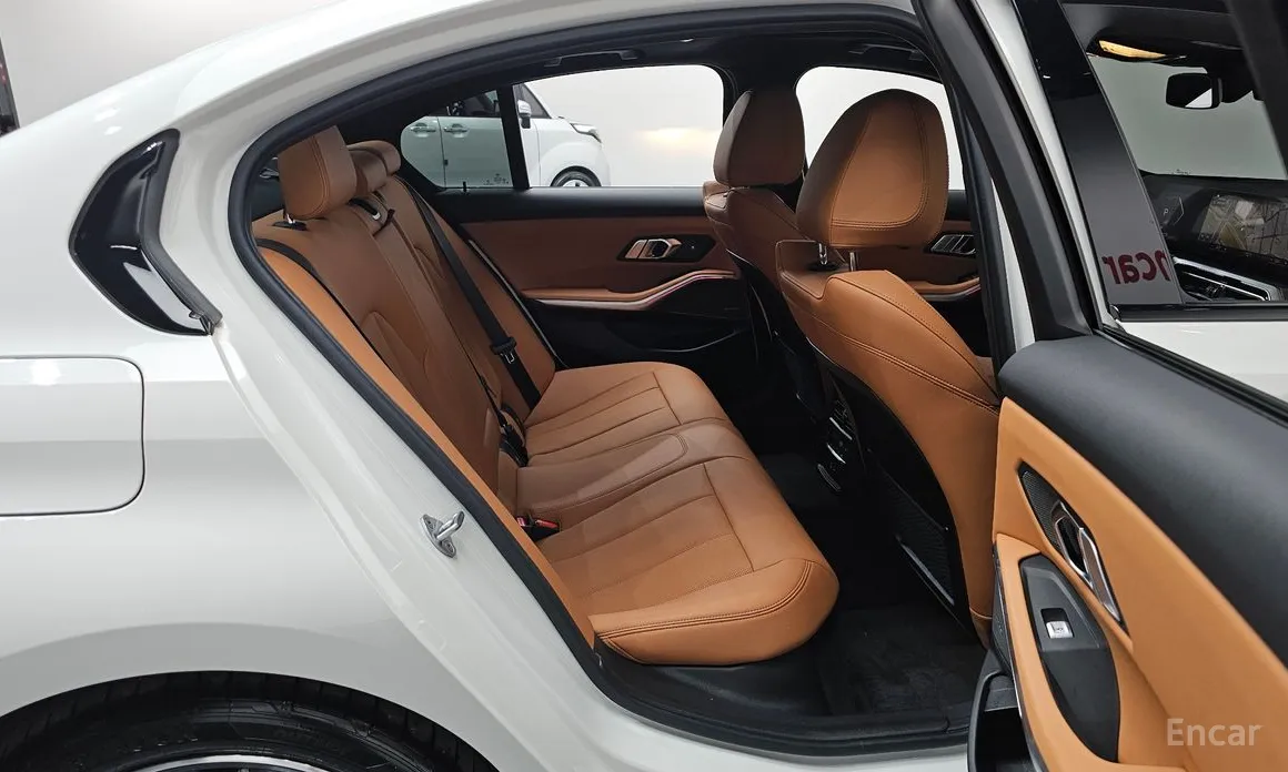 Photo 12 - BMW 3 Series