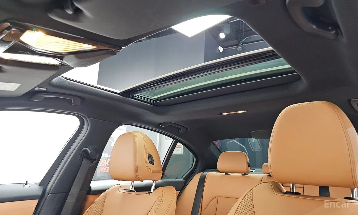 Photo 19 - BMW 3 Series