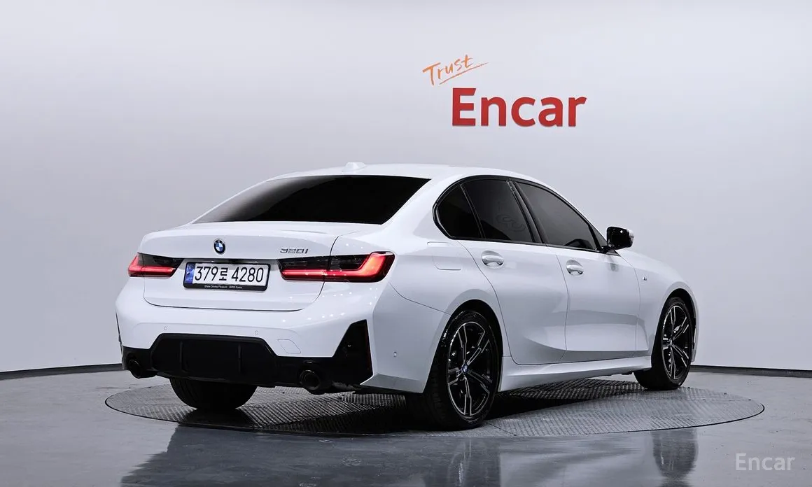 Photo 2 - BMW 3 Series