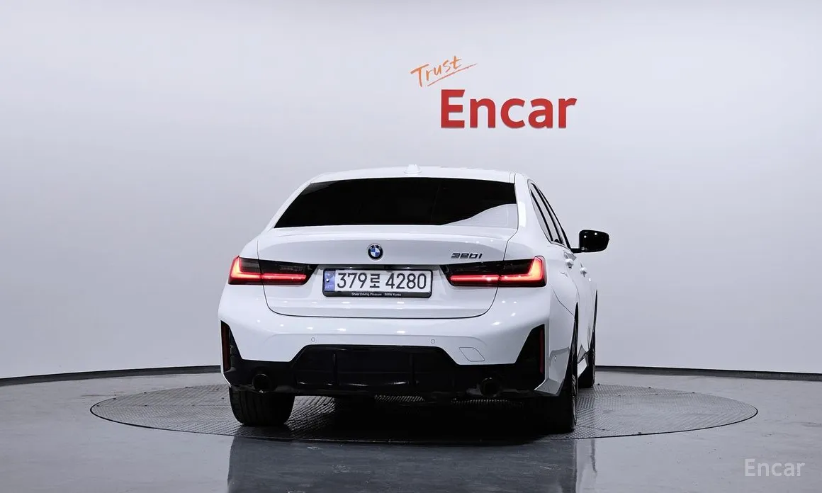 Photo 4 - BMW 3 Series