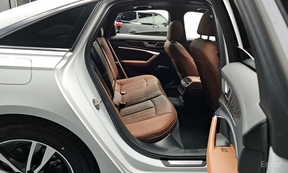 Фото 12 - Audi A6