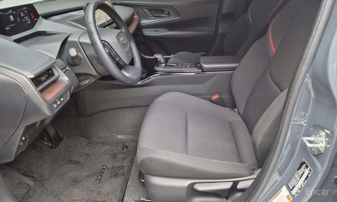 Фото 10 - Toyota Prius