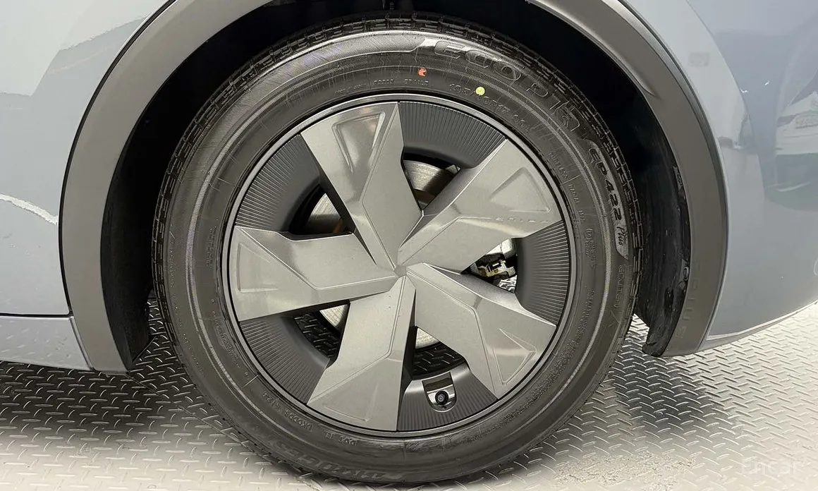 Фото 5 - Toyota Prius