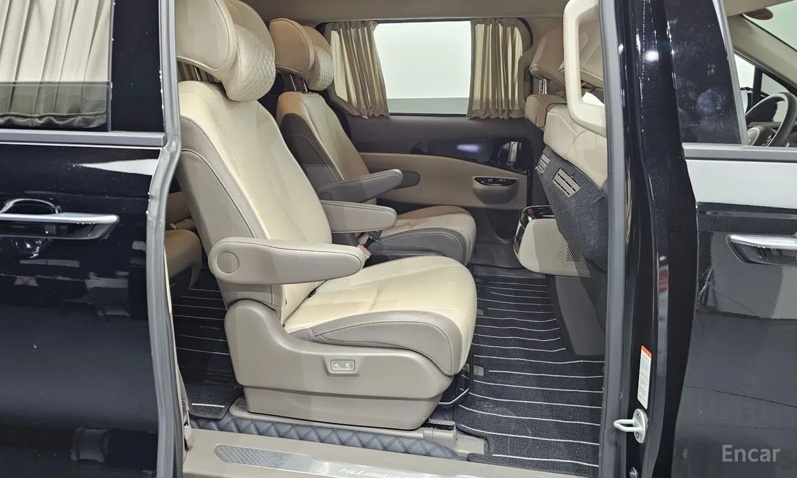 Фото 12 - Kia Carnival