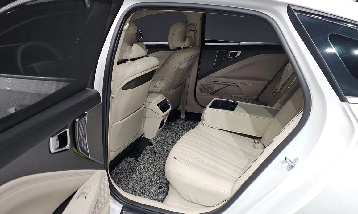 Фото 17 - Kia K8