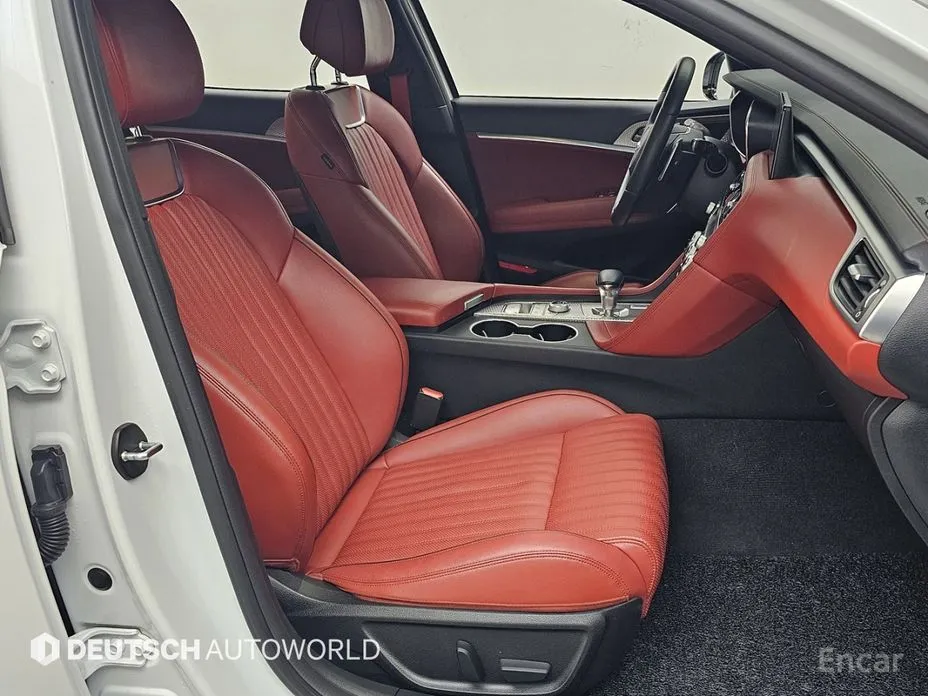 Фото 10 - Genesis G70