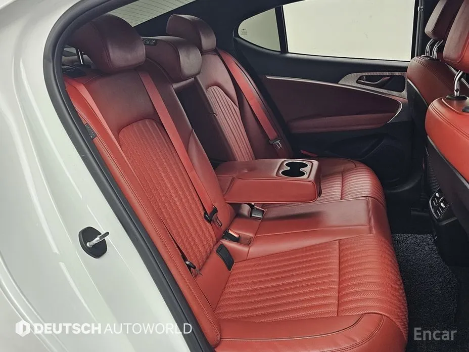 Фото 12 - Genesis G70