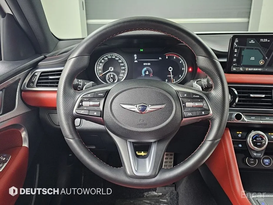 Фото 13 - Genesis G70