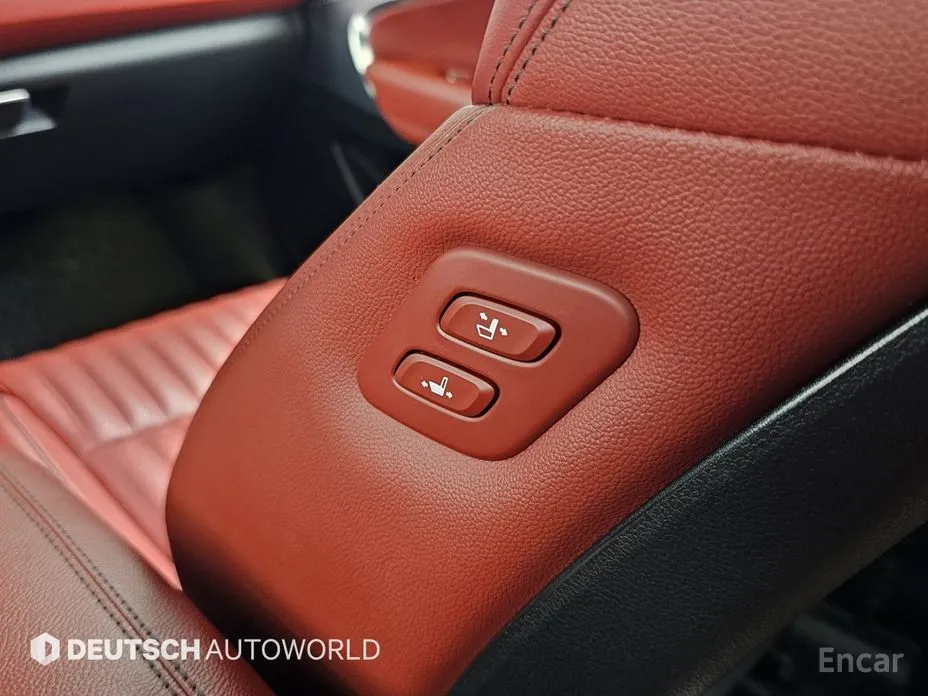 Фото 16 - Genesis G70