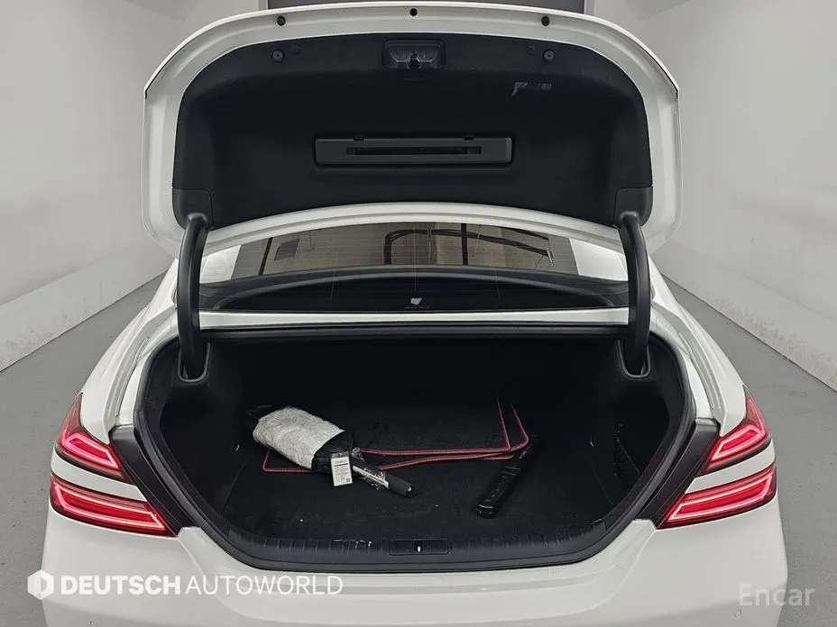 Фото 20 - Genesis G70