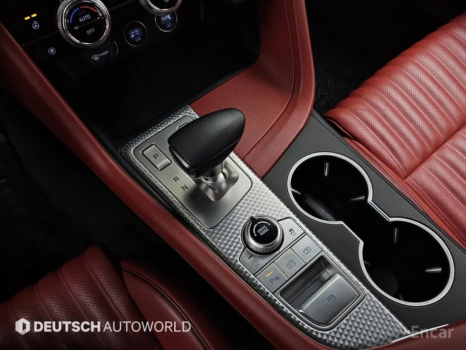 Фото 9 - Genesis G70