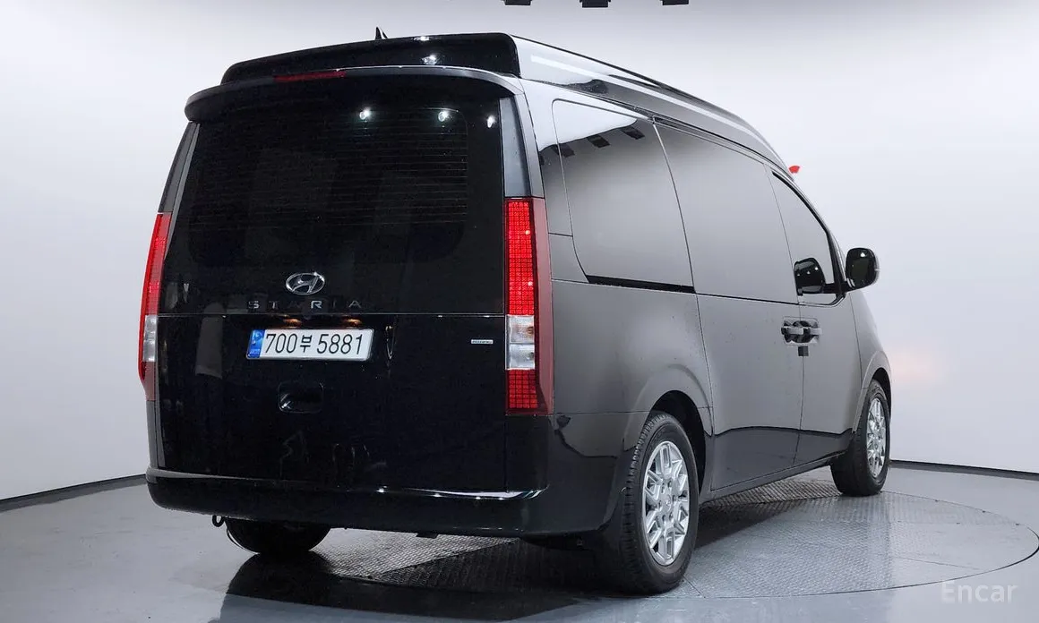 Фото 2 - Hyundai Staria