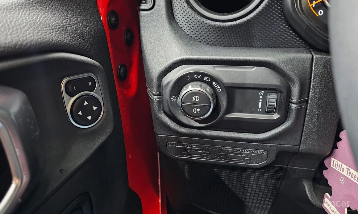 Фото 18 - Jeep Wrangler