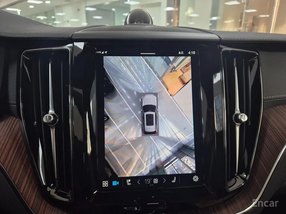 Фото 8 - Volvo XC60