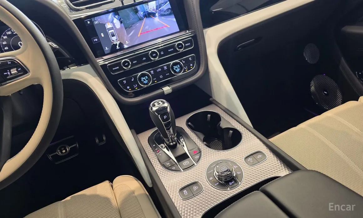 Фото 11 - Bentley Bentayga
