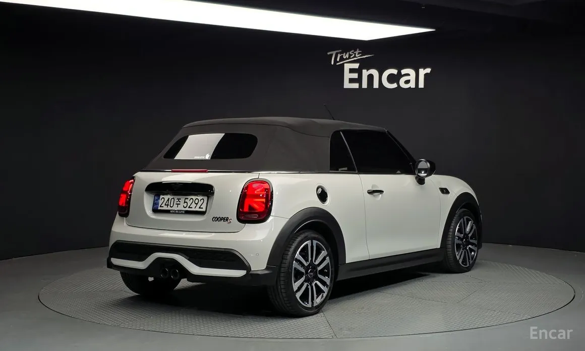 Фото 20 - Mini Cooper Convertible