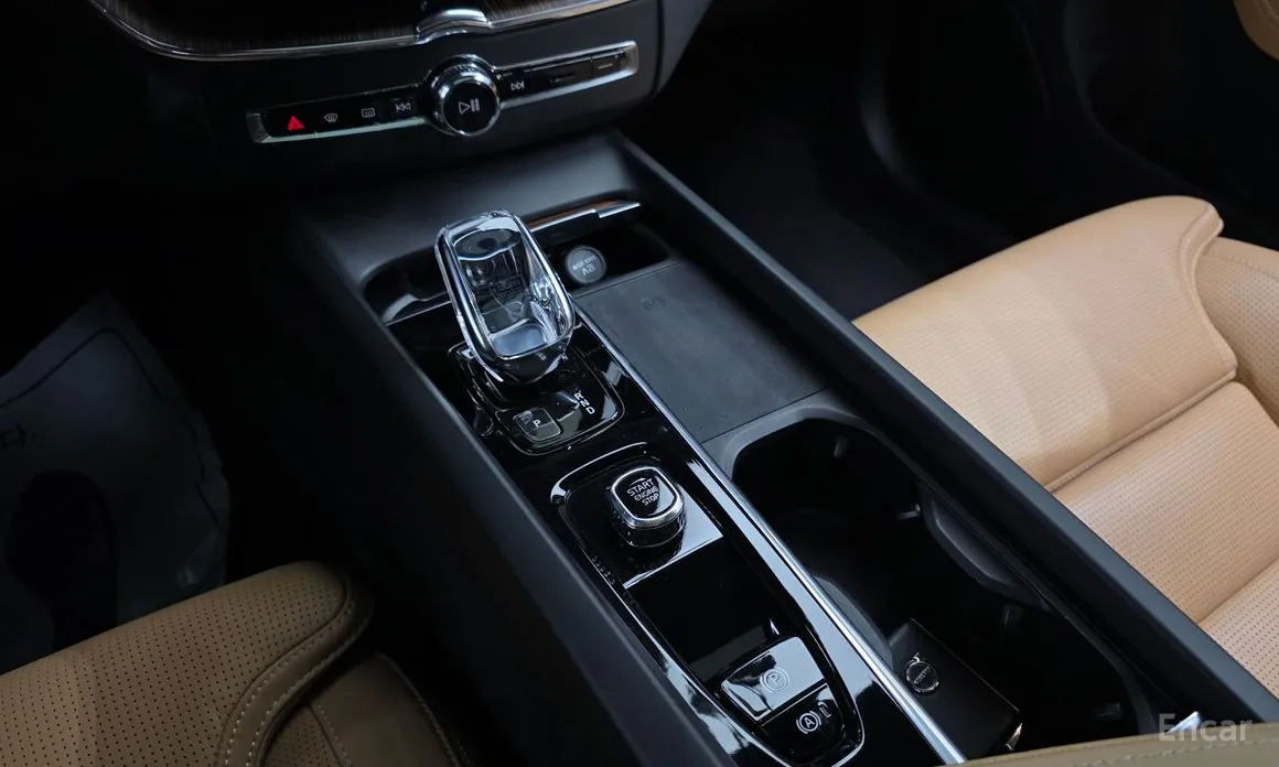 Фото 9 - Volvo XC60