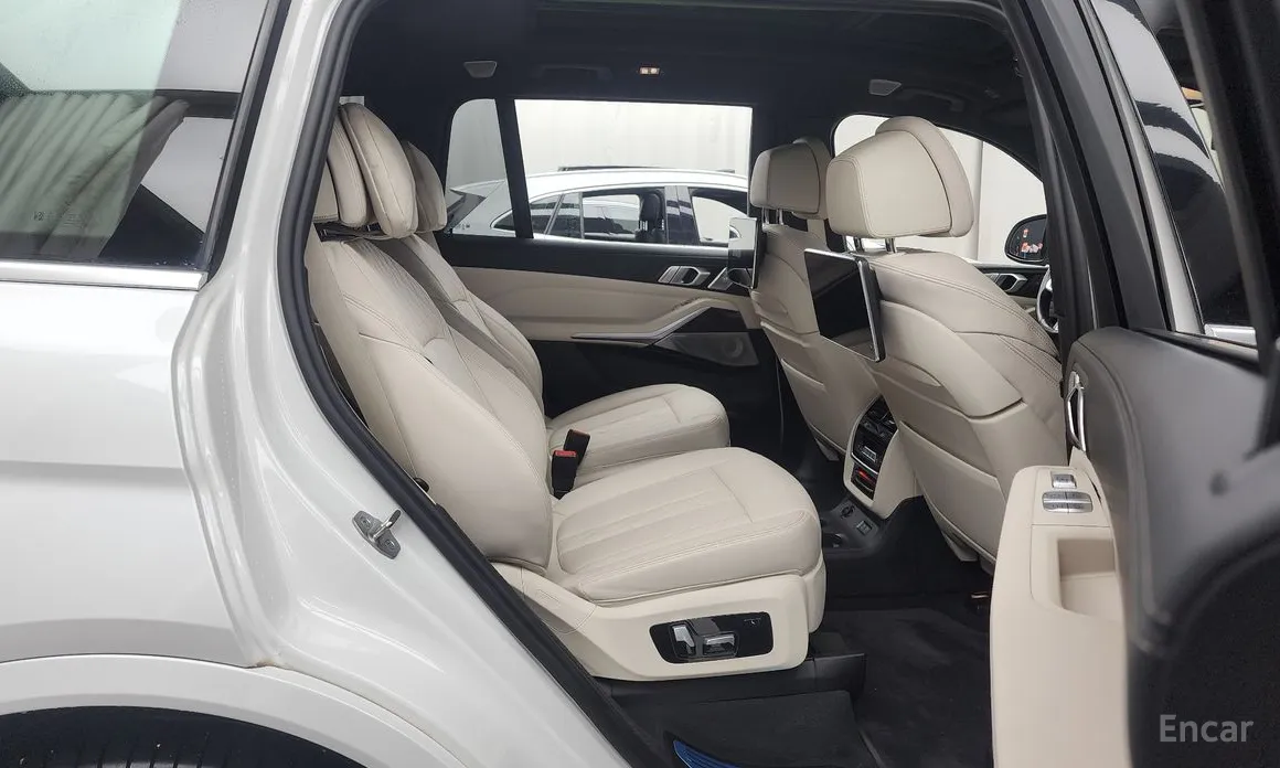 Фото 12 - BMW X7