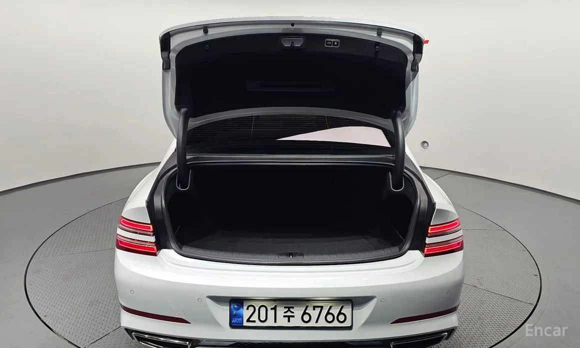 Фото 20 - Genesis G80