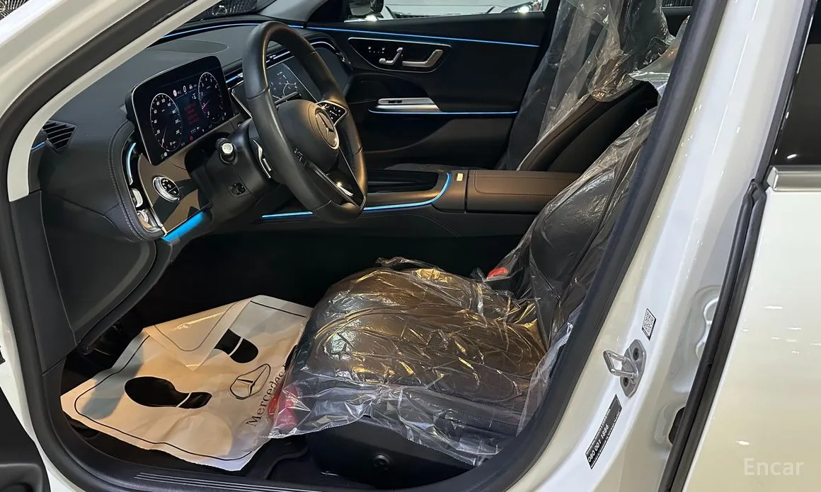 Фото 13 - Mercedes-Benz E-Class