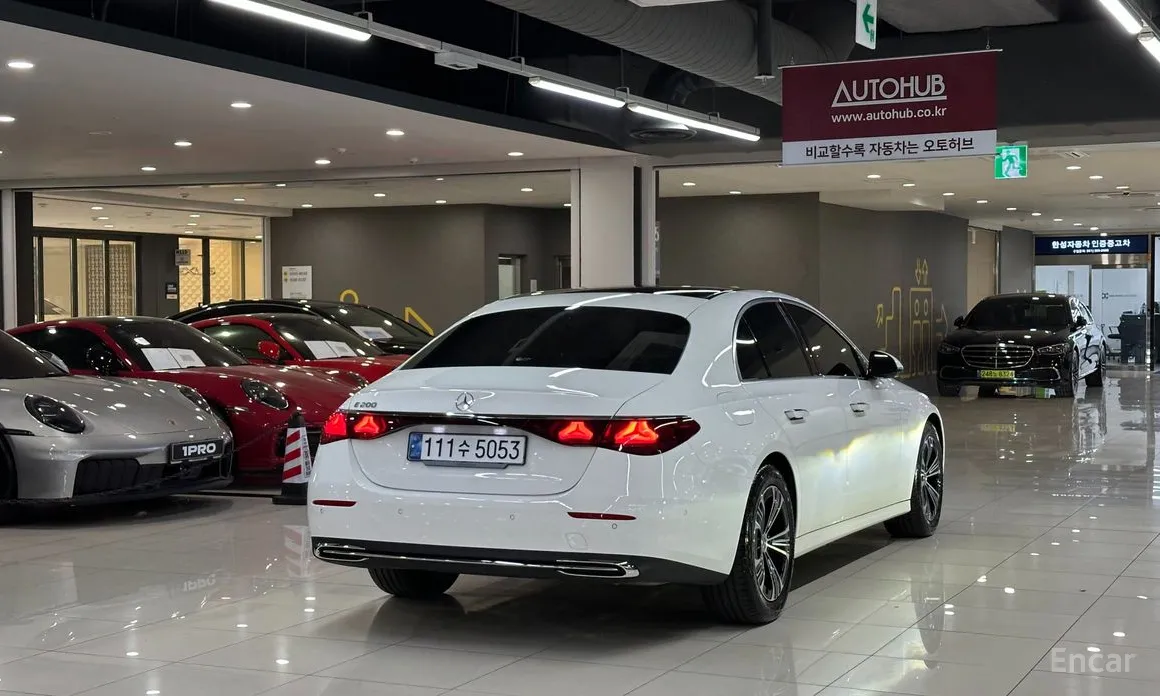 Фото 4 - Mercedes-Benz E-Class