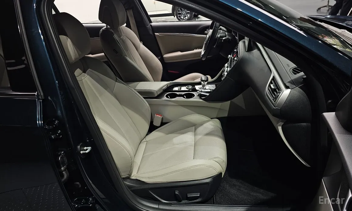 Фото 10 - Genesis G70