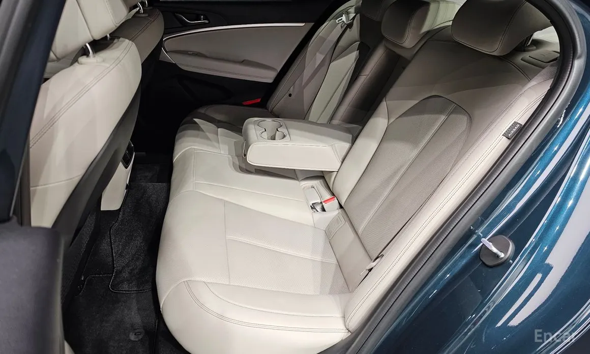 Фото 12 - Genesis G70